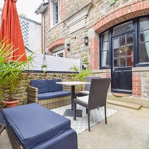 Hébergement de vacances Top Maison 4 Pers Avec Terrasse à 200m De La Plage De St-enogat, Dinard