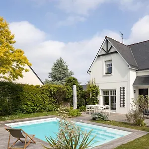 Hébergement de vacances La Des Rochettes - Charmante Maison Avec Piscine Et Jardin, Dinard